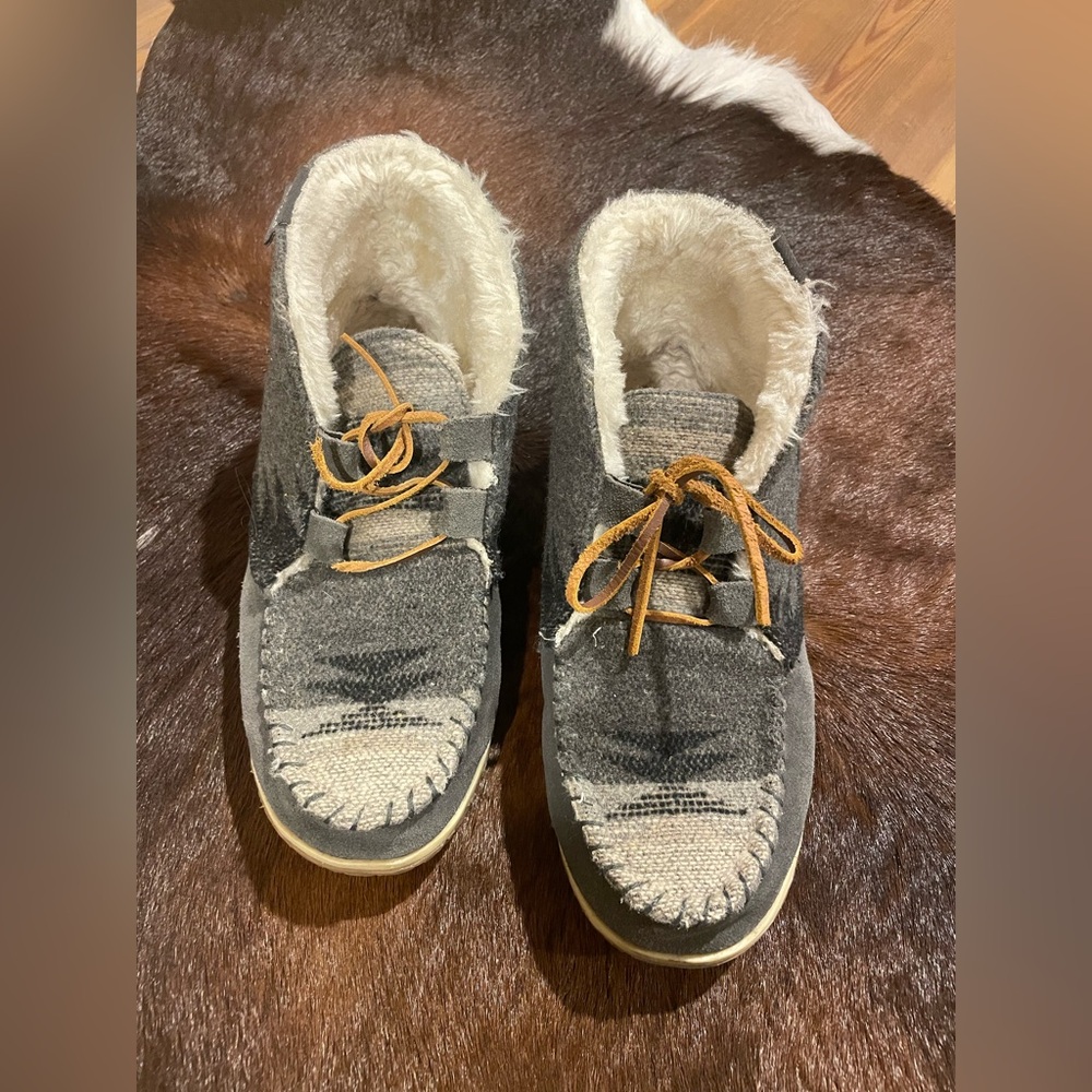Minnetonka Slippers
